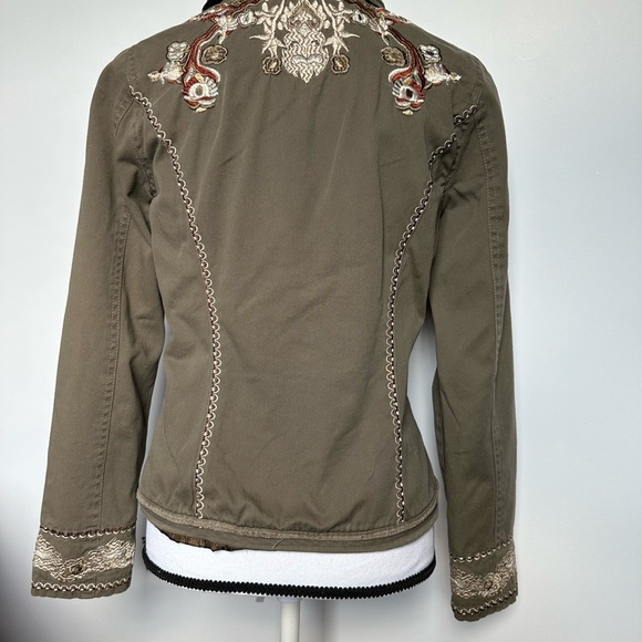 Love Stitch Green Blazer with Tailored Fit - Picture 2 of 9